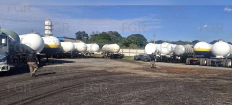 Aseguran 149 vehículos y 82 mil litros de ‘huachicol’ en Veracruz; FGR abre carpeta de investigación