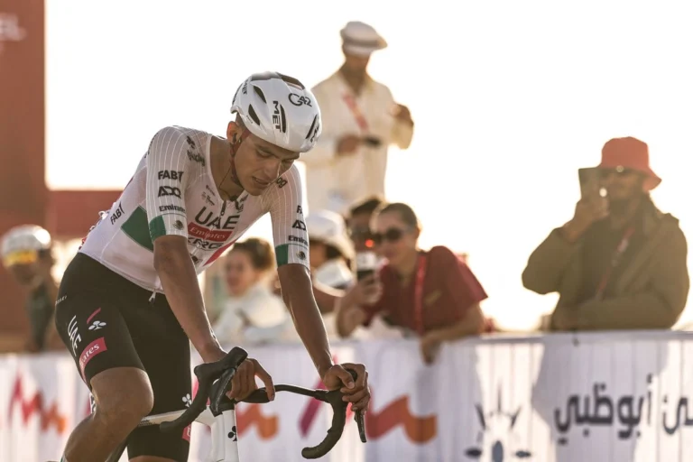 Isaac del Toro llega en el sitio 36 de la quinta etapa del UAE Tour; retiene segundo lugar general