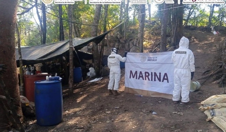 Destruye Marina y SSPC ‘narcolaboratorio’ de metanfetamina en Sinaloa con 800 kilos de producto