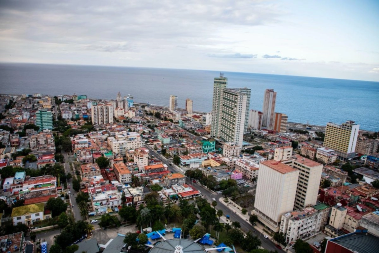 Ante bloqueo de EU, logra Cuba refinar su crudo por primera vez