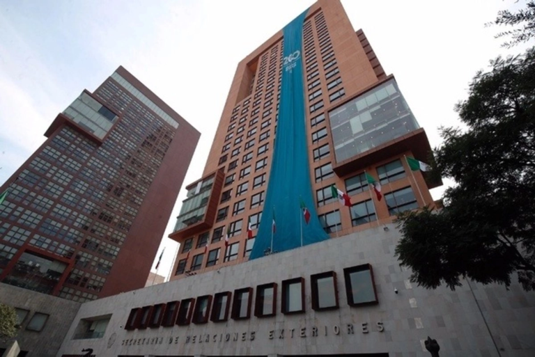 Embajada mexicana presta asistencia consular a dos connacionales detenidos en Sudáfrica