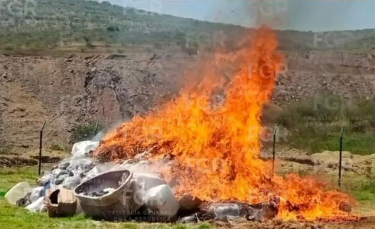FGR incinera más de 3 toneladas de droga y 2 mil litros de ‘meta’ en Michoacán