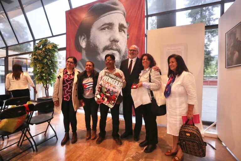 Reconocen en la embajada de Cuba el apoyo de México ante la política de asfixia de EU