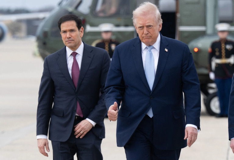 Trump dice que no «se precipitará» a cerrar un acuerdo con Irán