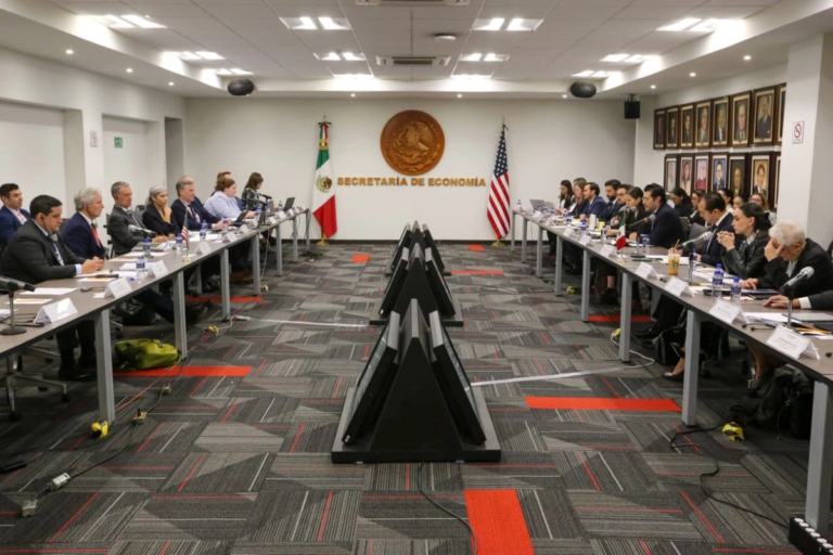Sector automotriz y aranceles al acero, protagonistas de la primera ronda negociadora del T-MEC: Ebrard