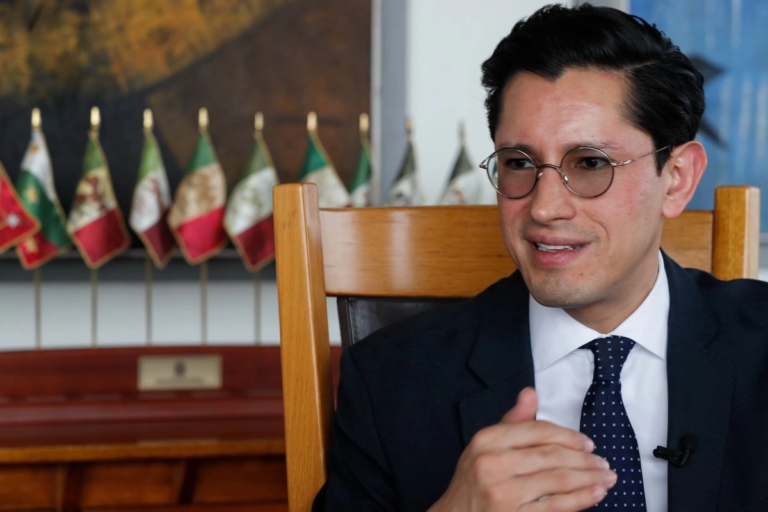 Roberto Velasco renueva jefaturas y direcciones clave en la SRE a dos meses de asumir el cargo